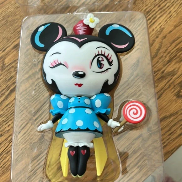 Disney’s showcase collection featuring miss Mindy vinyl - Picture 9 of 10